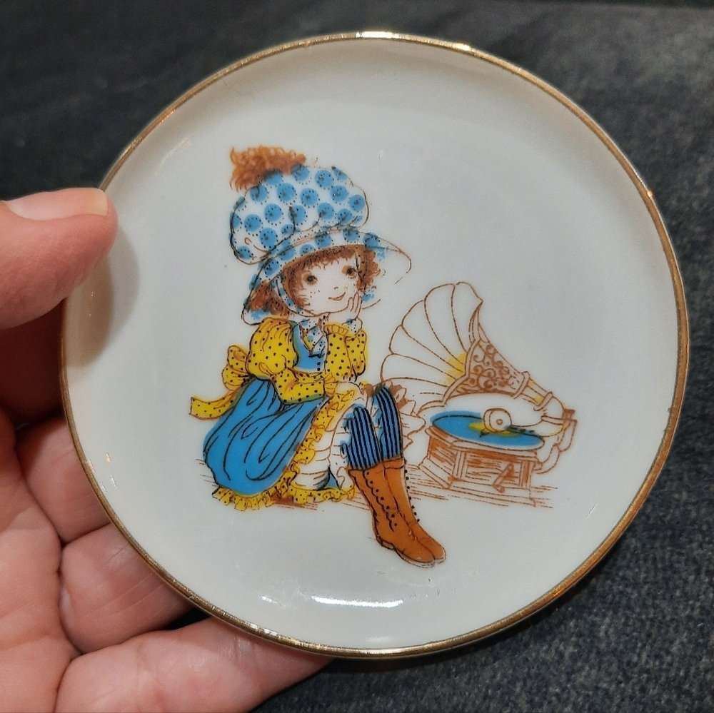 Vtg 70s little Holly Hobbie porcelain plate Enesco